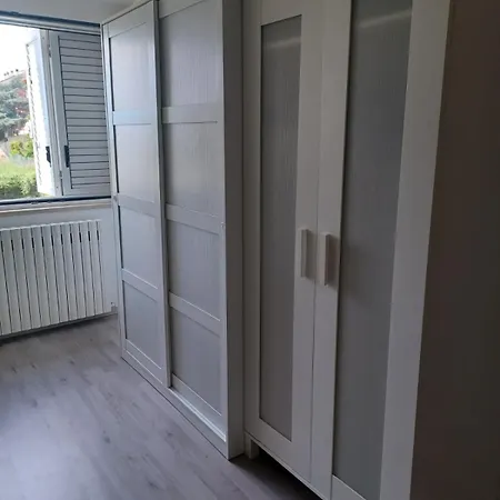Apartment Mate *